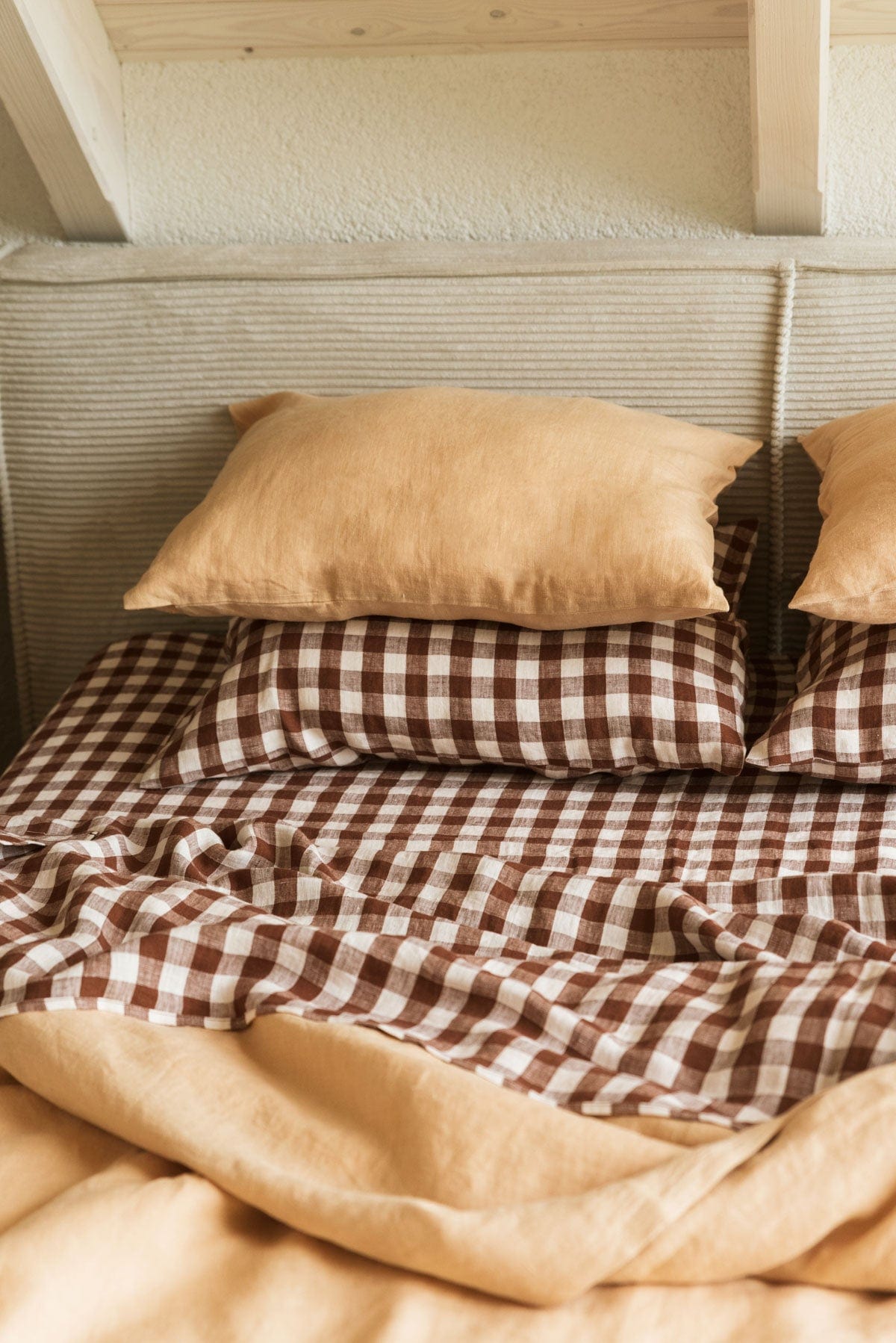 AmourLinen Linen fitted sheet Linen fitted sheet in Mocha Gingham Linen fitted sheet in Mocha Gingham